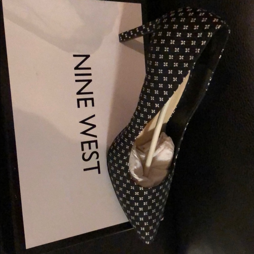 NWT Nine West pointy toe heels